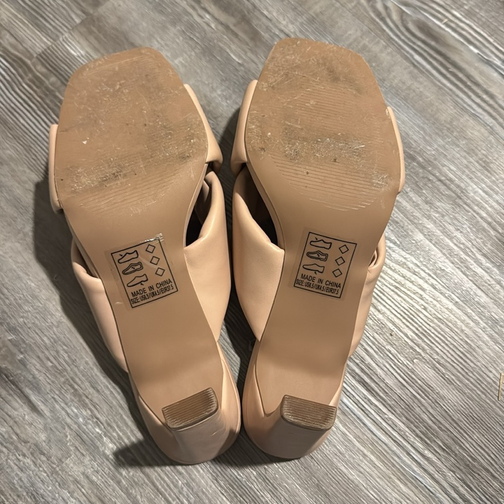 Quips Heels - Picture 2 of 3